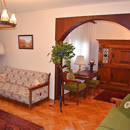 Belvarosi Classic Apartman 85 Square Meters Szombathely Exterior photo