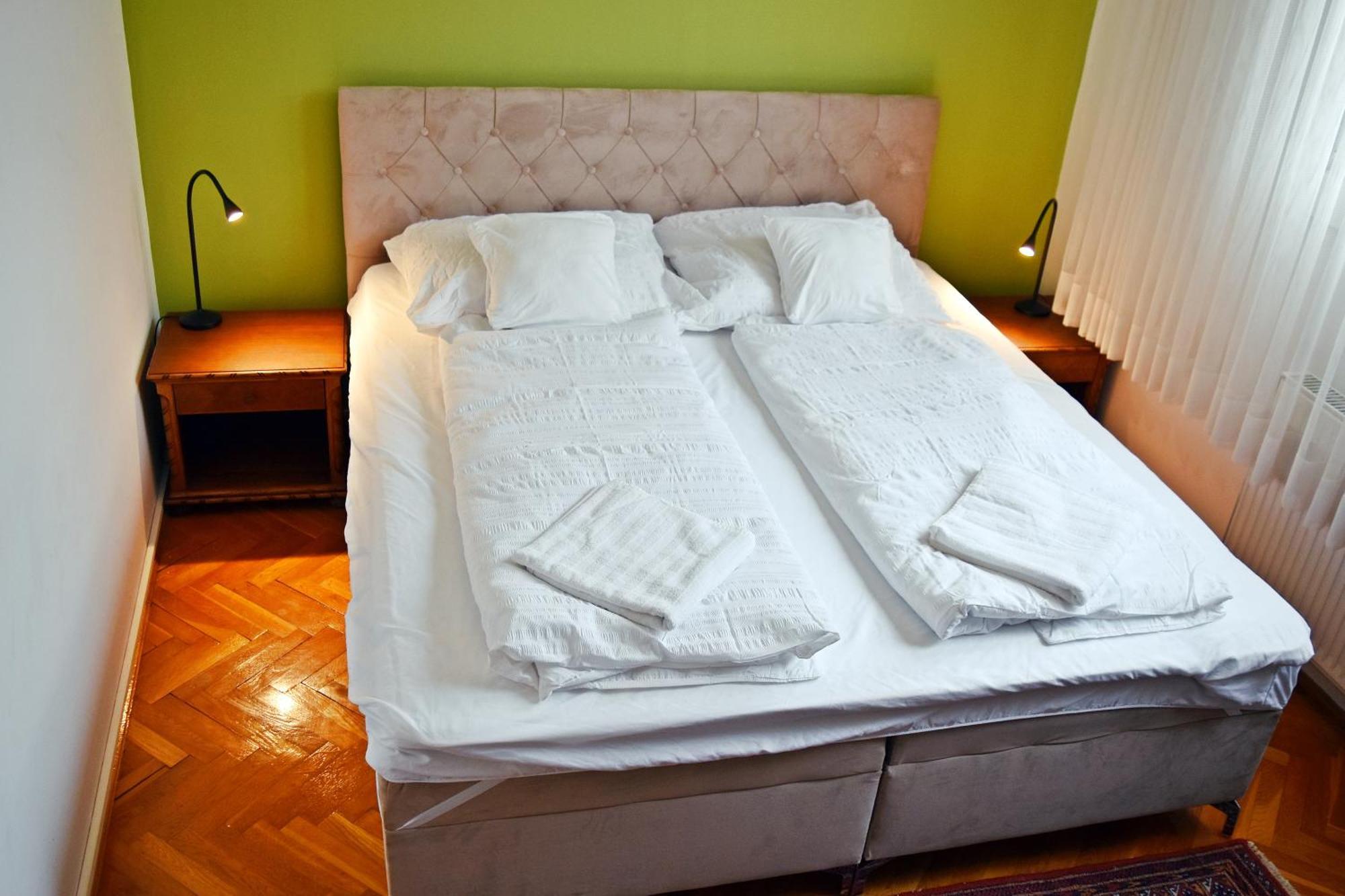 Belvarosi Classic Apartman 85 Square Meters Szombathely Exterior photo