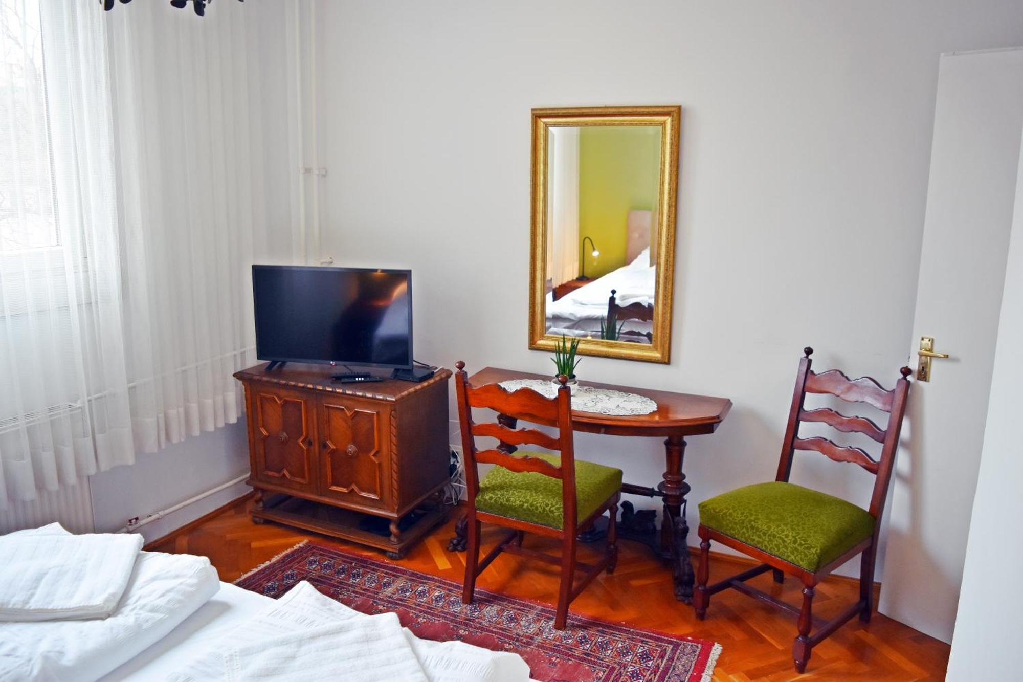 Belvarosi Classic Apartman 85 Square Meters Szombathely Exterior photo