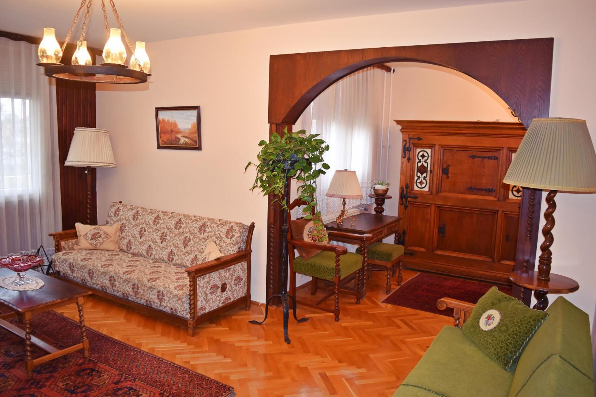 Belvarosi Classic Apartman 85 Square Meters Szombathely Exterior photo
